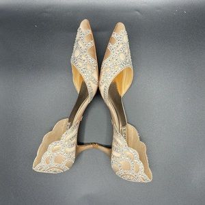 Badgley Mischka Sz 6.5 Tan Kitten Heel Shoes